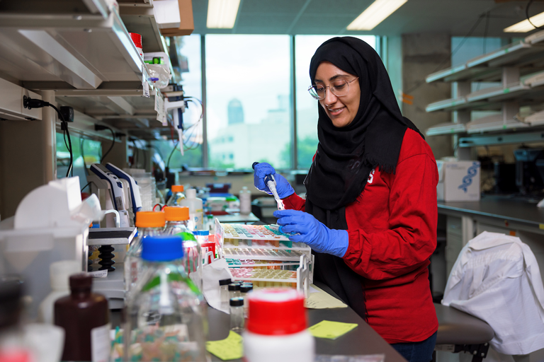 A woman doing work in a laboratory.